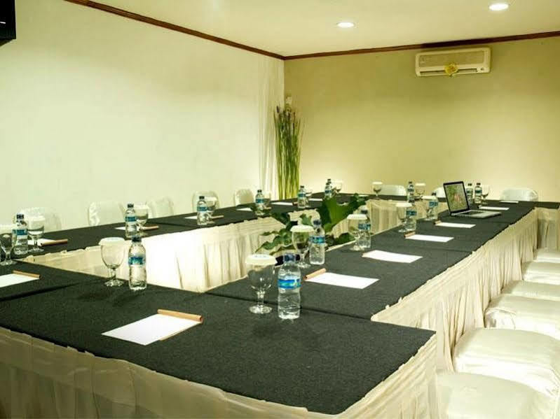 Hotel Cirebon Plaza チルボン エクステリア 写真